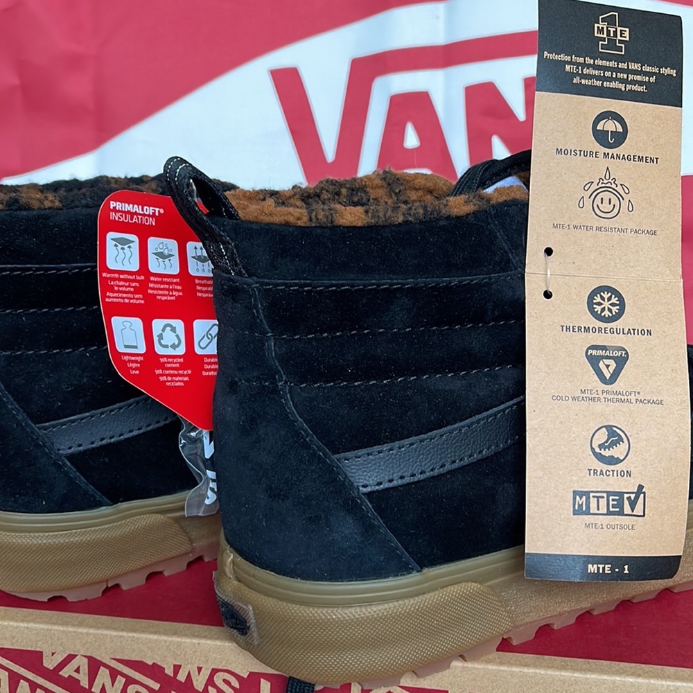 Vans WMNS Sk8-Hi Mte-1
Black/Gum
VNOA5HZYB9M
boots - sneakers - athletic shoes - Picture 15 of 16